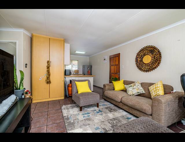 2 BEDROOM TOWNHOUSE FOR SALE IN SUNDOWNER